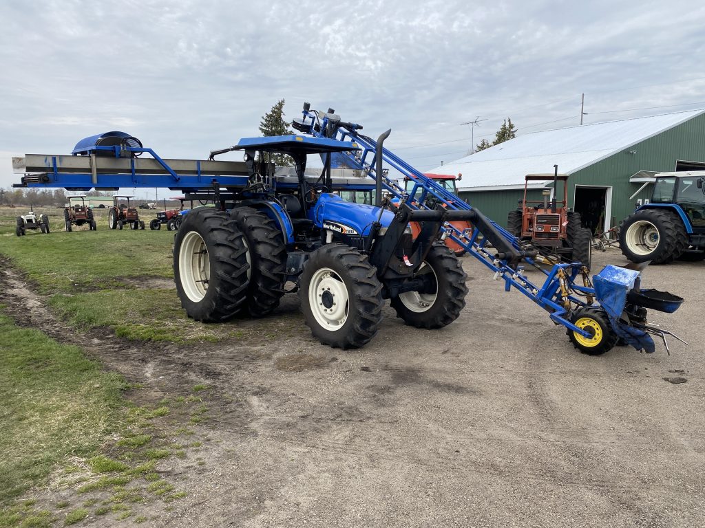 NEW HOLLAND TB110 TRACTOR, MFWD, LAKEWOOD CELERY HARVESTER